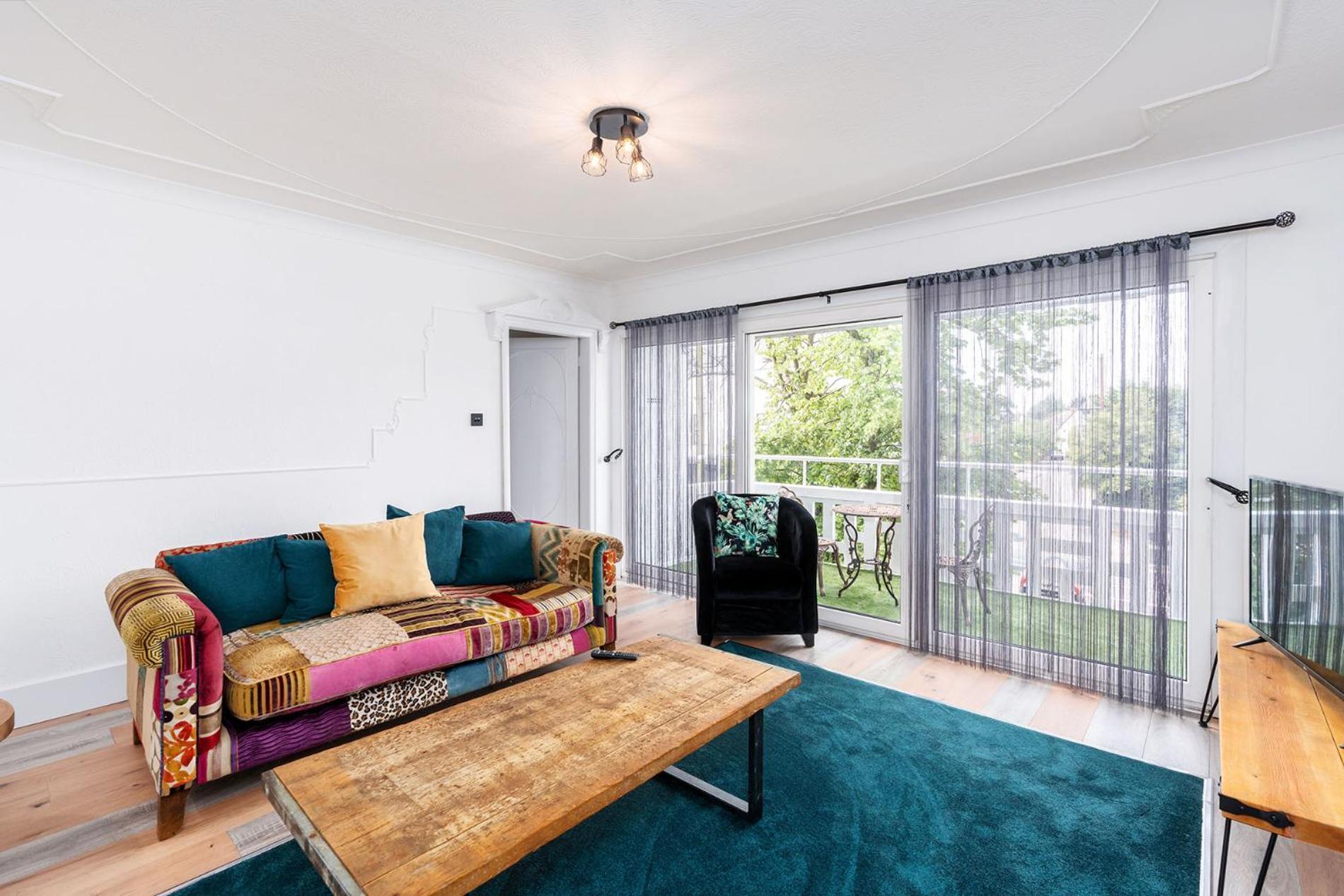 Chic 3 Bedroom With Balcony & Free Parking Leeds (West Yorkshire)